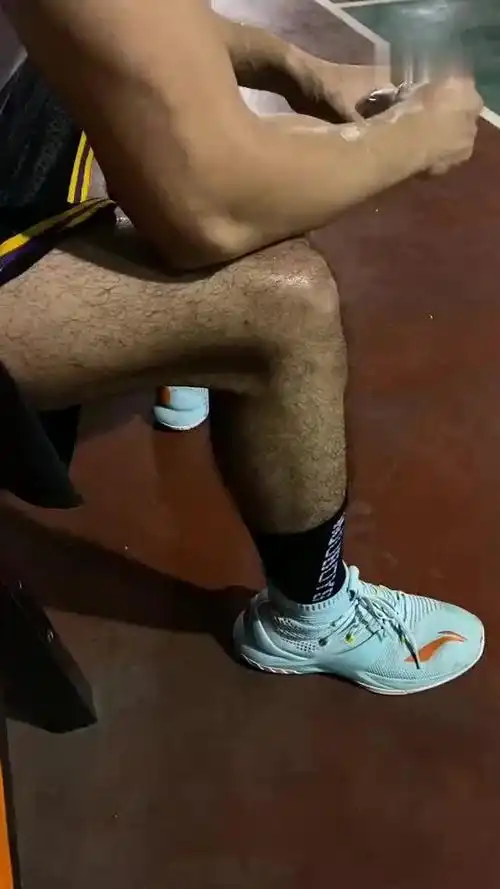 431篮球生的腿毛