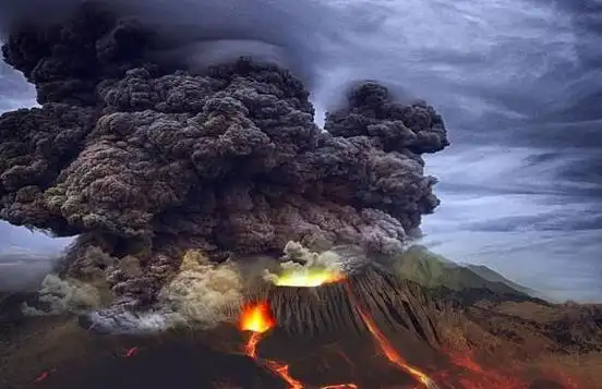 长白山火山:亚洲最危险的火山长白山火山是中国境内亚洲地区喷发危险