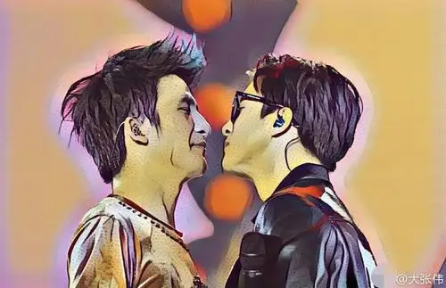 大张伟配自己与薛之谦面对面"亲密"的手绘图