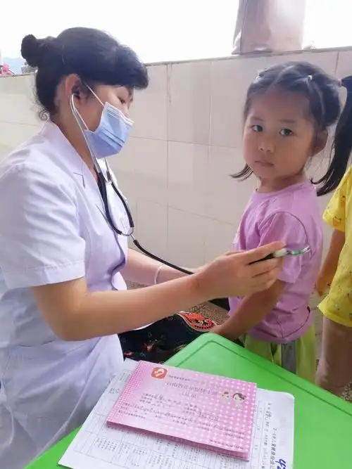 总园小四班年度体检——开心体检,健康成长!