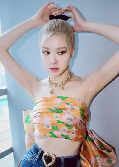 1/3搜狐韩娱讯 韩国女团blackpink成员ros07近日在s