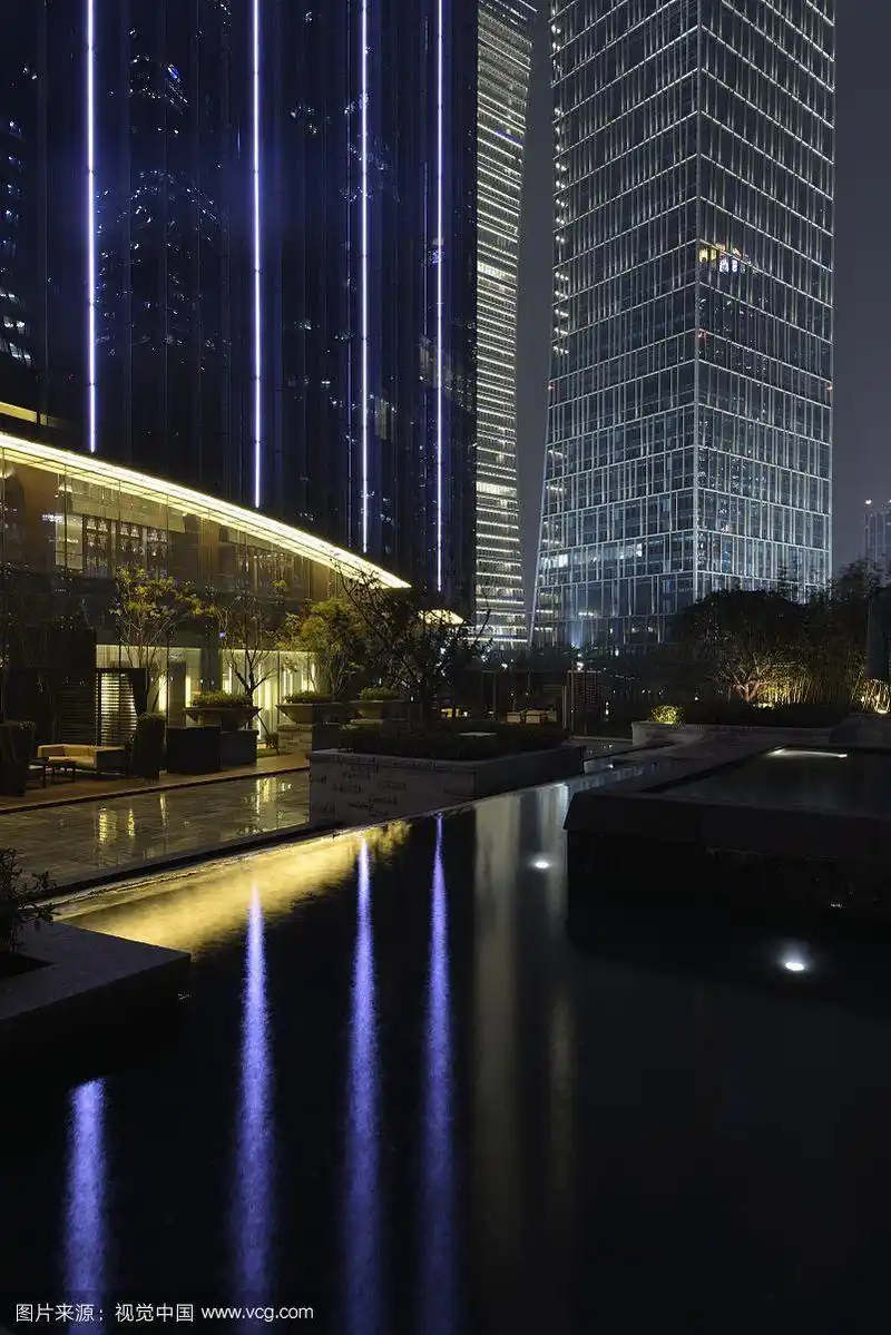 现代商务酒店夜景