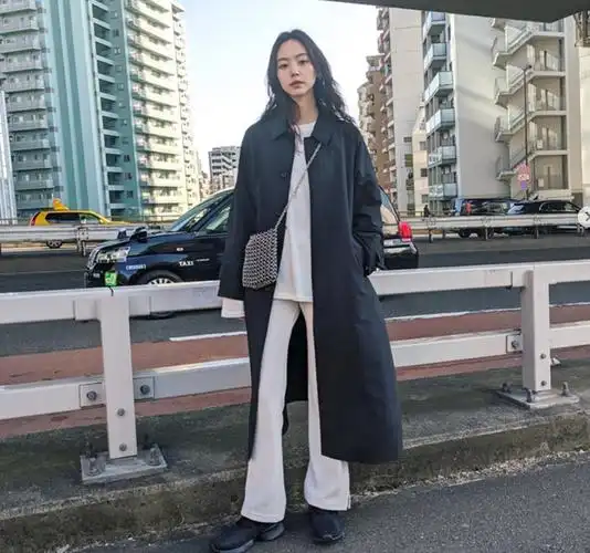 亚洲女生如何选风衣!经典卡其色or帅气军绿?潮人穿搭示范给你看