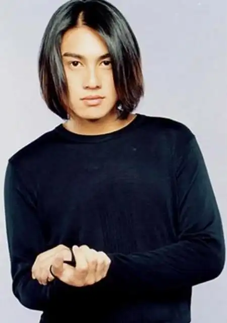 他17年前世f4成员,曾与李冰冰传恋爱绯闻,今39岁成模范丈夫_朱孝天