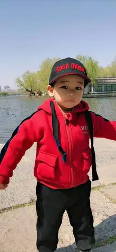 奕奕宝宝的生活照,记录了大明湖,野生动物园和平时的欢乐时刻.