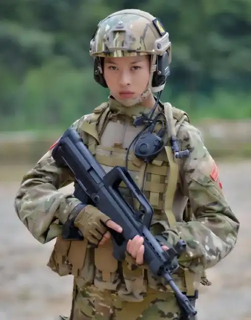 特种兵火凤凰下载(《特种兵之火凤凰》9年演员现状差距大:主角发展