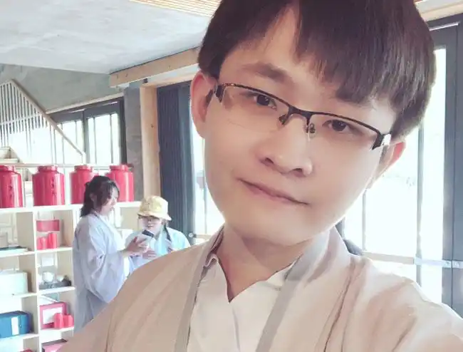 叶洛洛为什么是女声 他声音是怎么回事是天生的本音吗揭秘