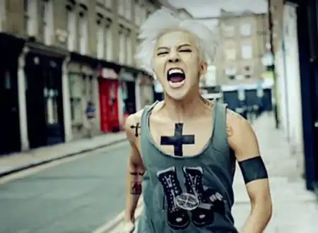 【图】权志龙十字架纹身含义 纽约时报称全世界都会向gd学习!