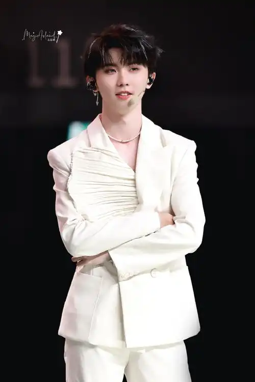 马嘉祺叁重楼暨出道四周年演唱会