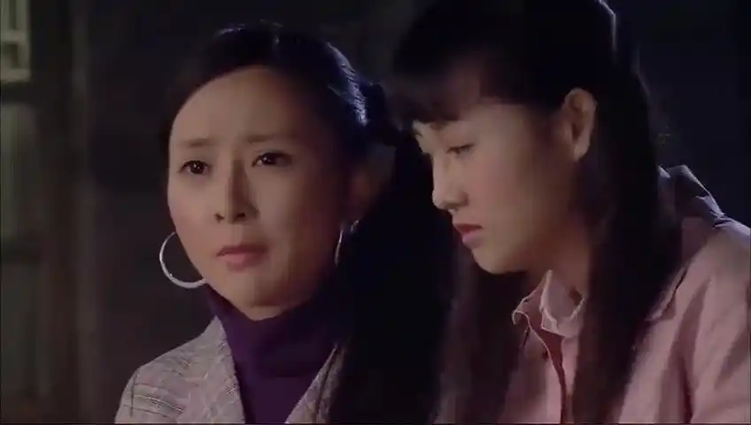 傻春小楚担心大姐抛弃了她不愿意她嫁人