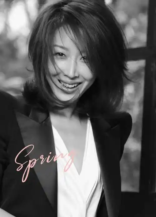 歌手孙悦,嫁大9岁10亿富豪生娃,儿子像极妈妈,堪称人生赢家