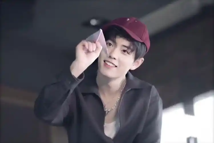 各位小飞侠有没有肖战的超清电脑壁纸? - 知乎