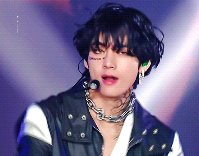 v 小面包 小6 薇薇 金泰亨gif