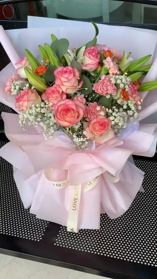 爱莎玫瑰鲜花束送妈妈生日花束白百荷