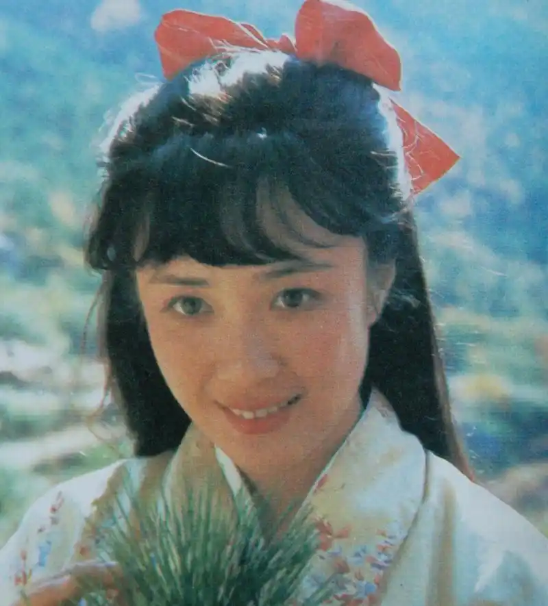 傅艺伟绝代芳华的生活照,有着惊为天人的容颜,才能出演狐狸精