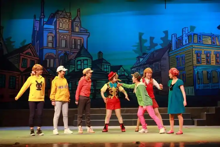 儿童剧木偶奇遇记