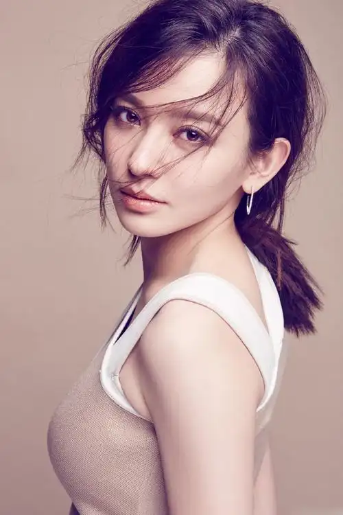 施诗中文名:施诗/英文名:shi shi职业:,演员,简介:施诗,出生于安徽省