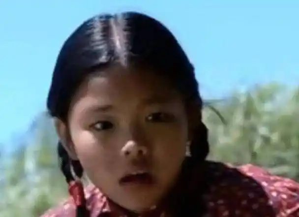 《小兵张嘎》的英子曾被称为最丑童星,16年后模样大变,美到你不敢_王