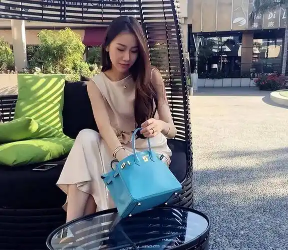 孙悦妻子陈露不靠老公在国外生活,喜欢打高尔夫,35岁似少女_女儿_网友