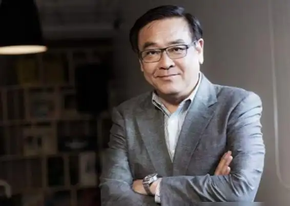 尔冬升:靠样子是没用的,看他年轻时的照片他确实有资格说这句话