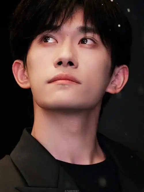 易烊千玺弹贝斯vlog