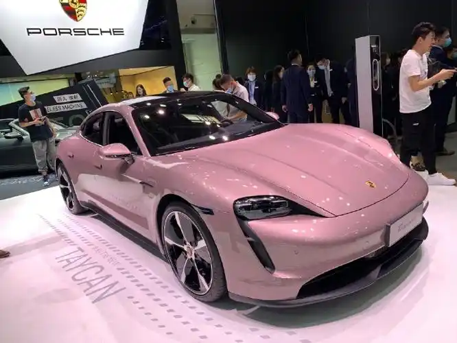 这次 上的保时捷的冰莓粉taycan捕获了多少小姐姐的心但是…请思考