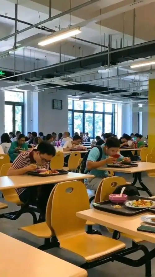 见识一下清华大学的食堂,那一刻,你不想品尝一下吗