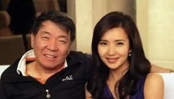 31岁嫁二婚老公,隐退6年生3子,"万人迷"陈好到底图啥?