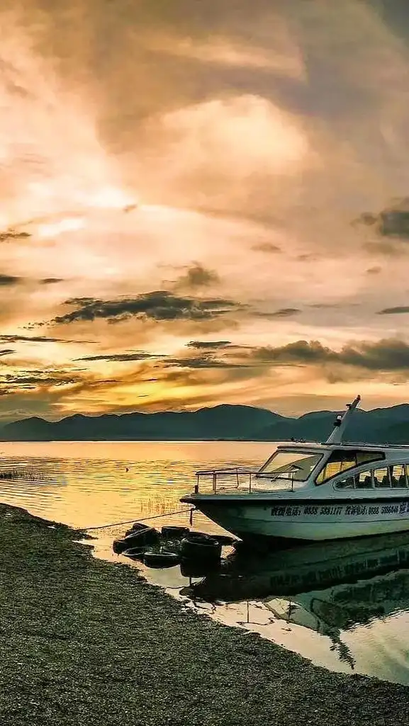 夕阳西下,唯美风景,美丽的泸沽湖# - 抖音