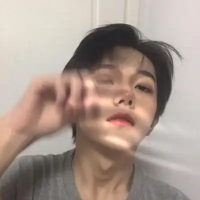 美头网整理发布,男生头像频道提供更多与高冷相关的头像图片挑选下载