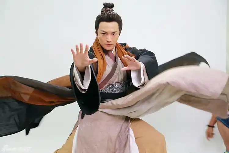 郑国霖新版神雕侠侣饰演郭靖