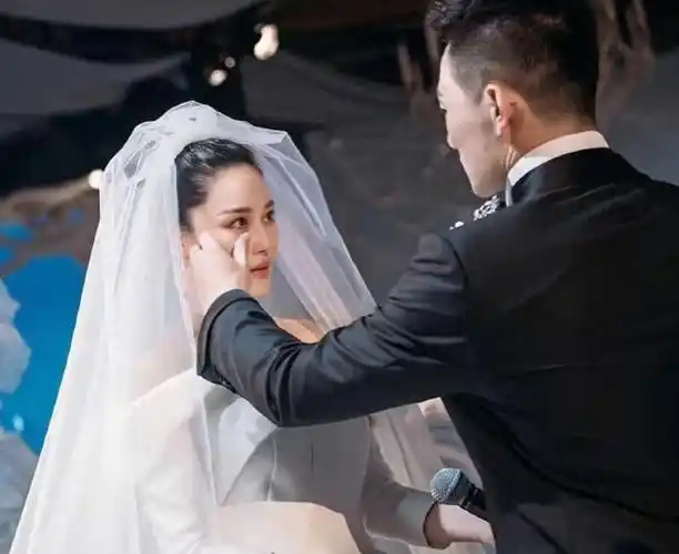 离开李晨10年,张馨予婚后幸福美满,又把一手烂牌打成了王炸