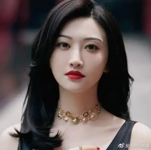 景甜回家乡西安出席活动,父亲到场支持竟被保安误以为是粉丝