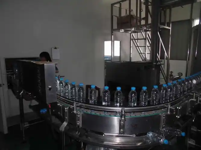 每小时产2000瓶的瓶装山泉水生产线