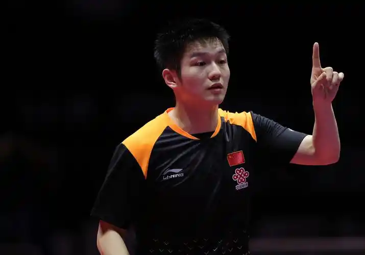 记者问及丁宁怎么看混双比赛时,丁宁表示还是有点小紧张,她会和樊振东