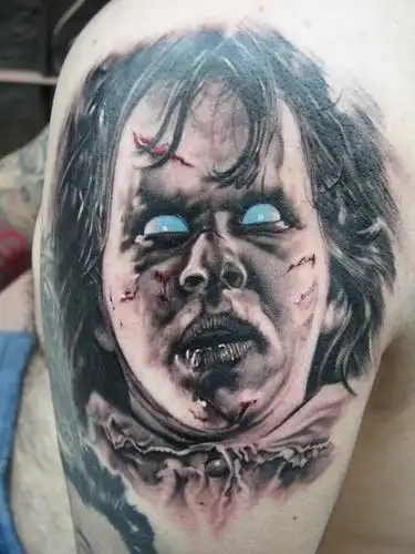 男人纹身图案大全:大臂吸血鬼纹身图案图片