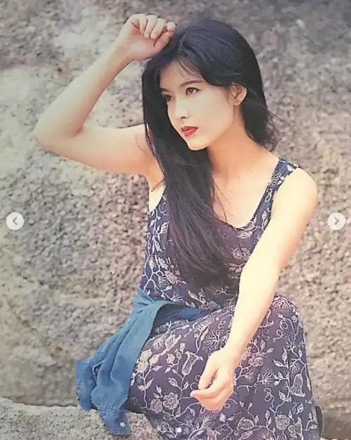 回忆杀周慧敏晒90年代旧照当年她模样清丽被封玉女掌门人