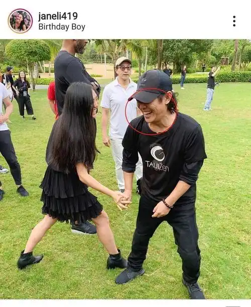 57岁李连杰大寿,罕见晒出全家福,脸部干瘪妻子年长却时尚长存_女儿