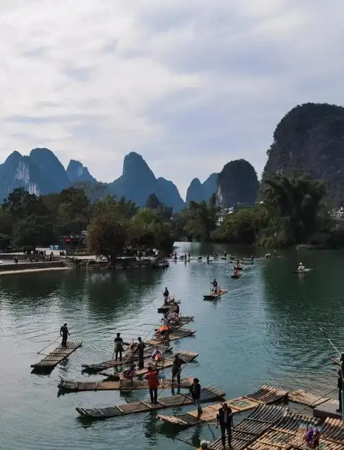 🌄 桂林阳朔:自然美景与人文风情 📍 探索地点:广西桂林,阳朔