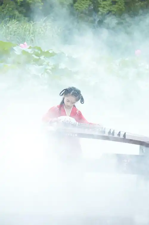 古筝曲美,美在韵味,美在古朴,美在典雅,美在纯净,美在飘逸.