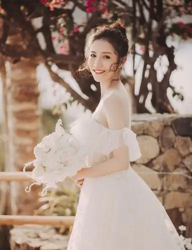 王黎雯和杨烁的"绯闻女主"艾米美照,最后一张很适合杨烁的新闻