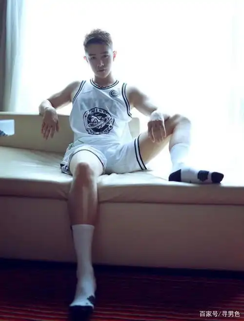 这样的白袜帅弟弟又有谁会拒绝