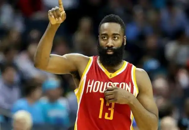 但体重却到了200斤,现役的分卫中,没有任何一个人能达到哈登的体重