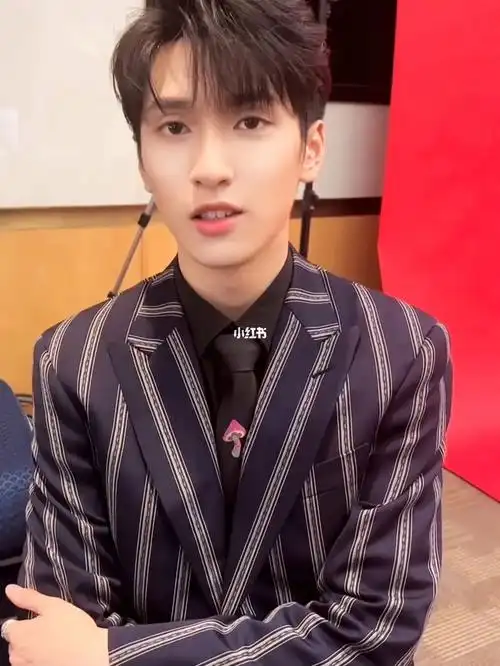 时代峰峻未来董事长的领带