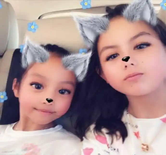 赵薇女儿小四月的近照曝光,确认过了,眼睛是真的完美遗传