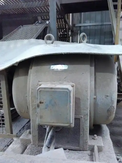 请问js136-8电动机的加油孔在哪?