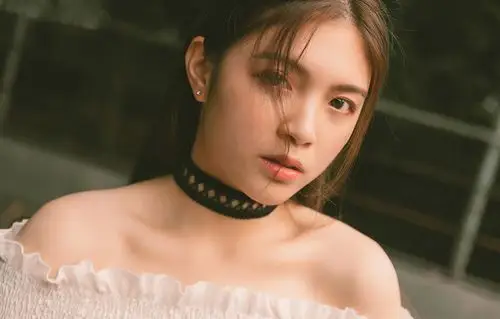 你的眼眸深邃而又深刻