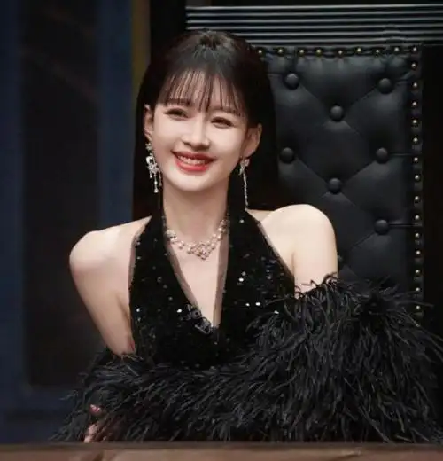 被曝与滕光正同游法国,孙怡首晒美照,神情憔悴似有心事_照片_网友