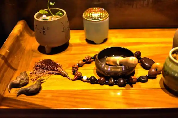 也能一方茶馆中看透的百态人生,心静了禅机便到了,"禅茶一味"的意境也