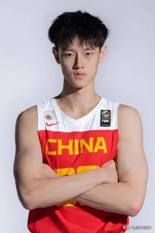 和同时期的易建联,郭艾伦相比如何?_本赛季_林威和_篮板